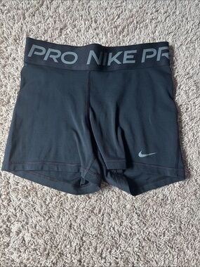 women's black nike pro size 2